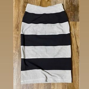 Lululemon Yoga Over Pencil Skirt White Striped/black size 8